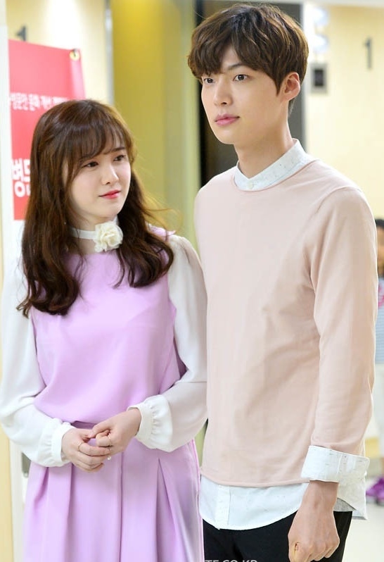Ahn Jae Hyun - Goo Hye Sun thi nhau tố cáo đối phương trên mạng xã hội
