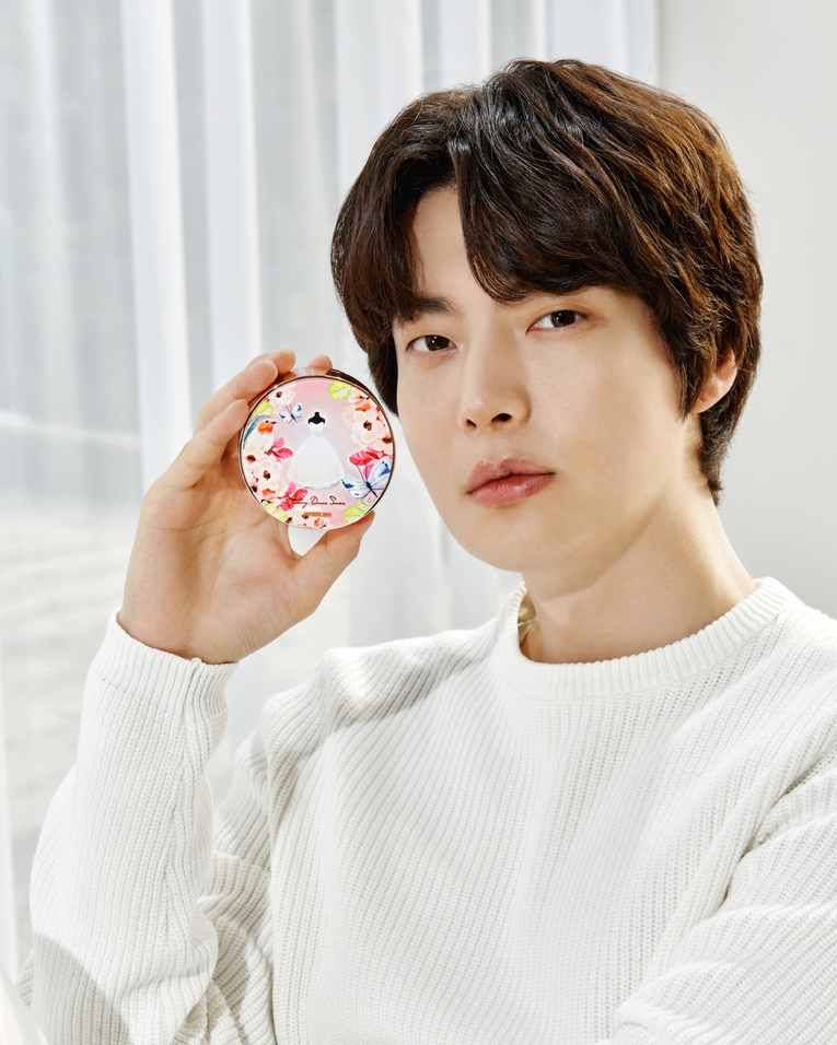 Ahn Jae Hyun bị thương hiệu mỹ phẩm hủy hợp đồng vì lùm xùm ly hôn