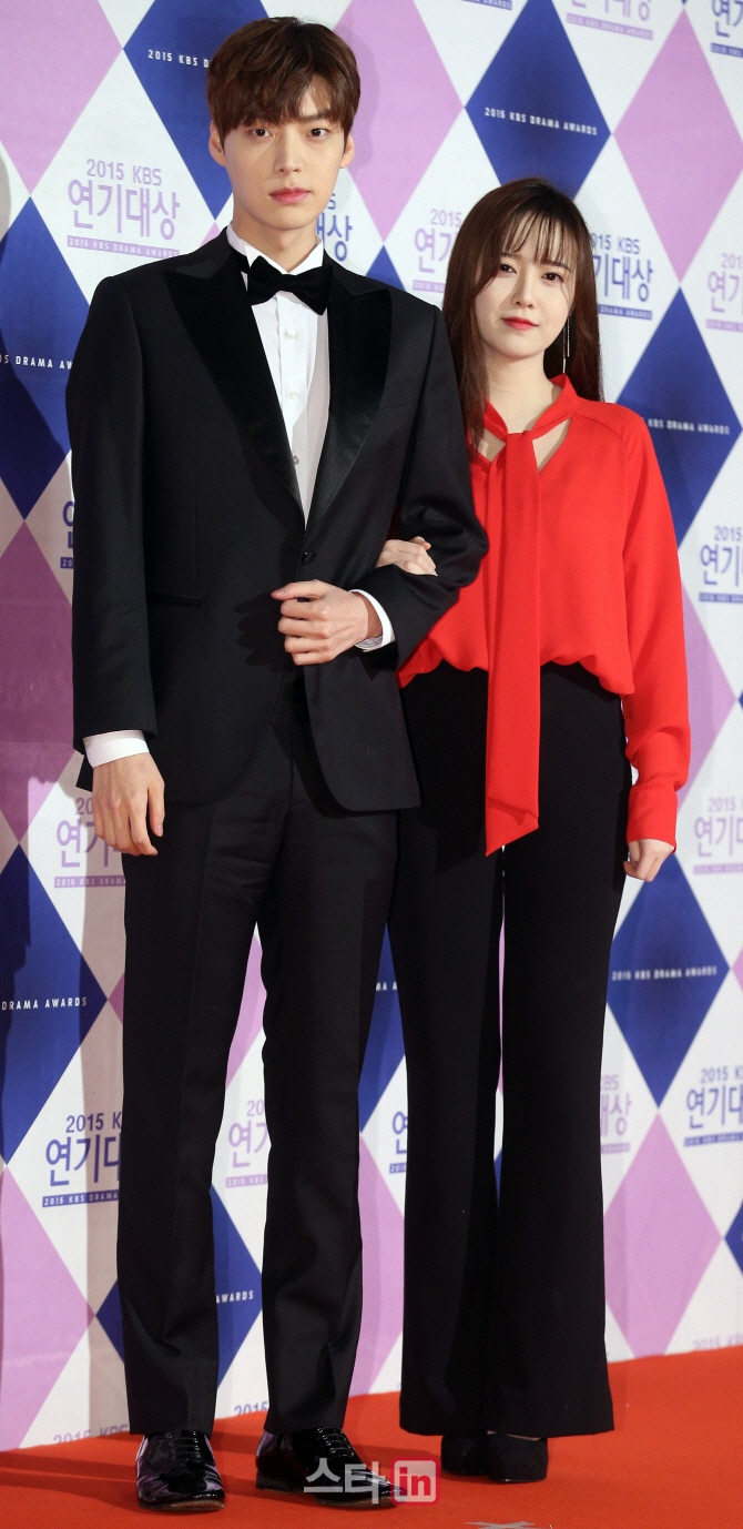 Ahn Jae Hyun dọa tung tin nhắn cãi vã, Goo Hye Sun lập tức đáp trả