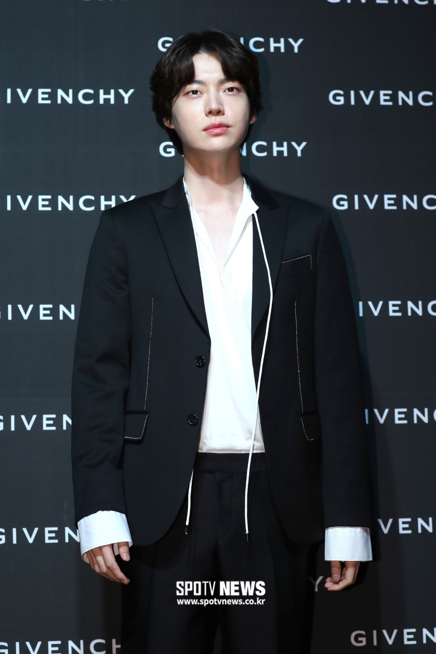 Ahn Jae Hyun dọa tung tin nhắn cãi vã, Goo Hye Sun lập tức đáp trả
