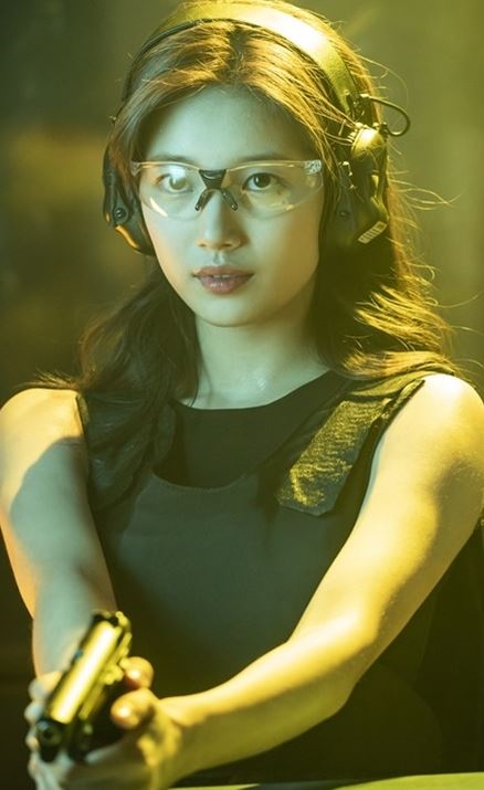 Vagabond tung hình ảnh mới cực chất của Lee Seung Gi - Suzy
