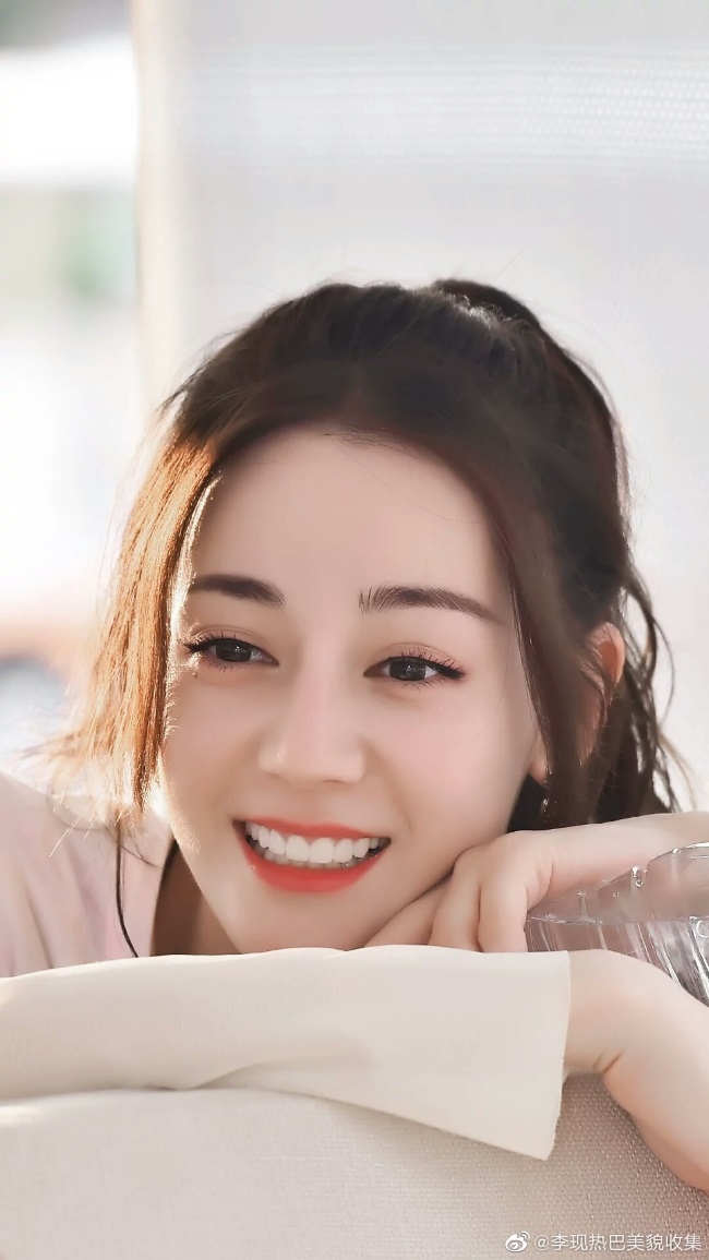 Địch Lệ Nhiệt Ba tái xuất với phim mới sau giải Thị Hậu tranh cãi