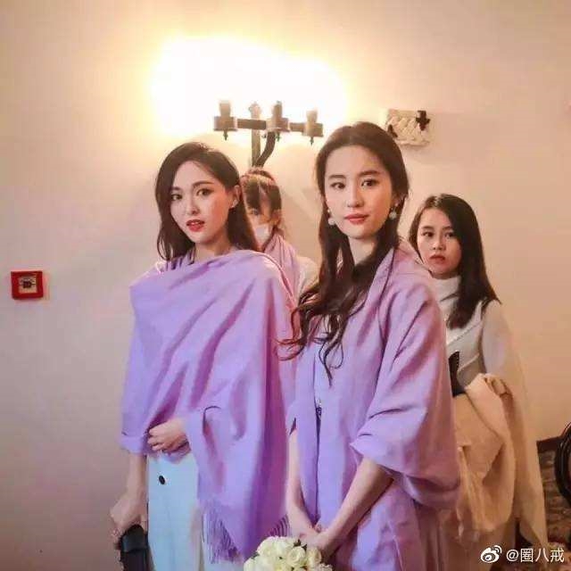 Đường Yên mừng sinh nhật Lưu Diệc Phi, tình bạn 5 năm không thay đổi