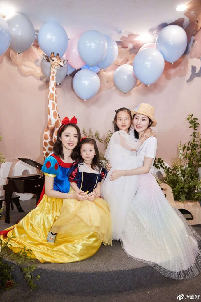 Giả Nãi Lượng đưa con gái đi chơi, Điềm Hinh vui đến cười tít mắt