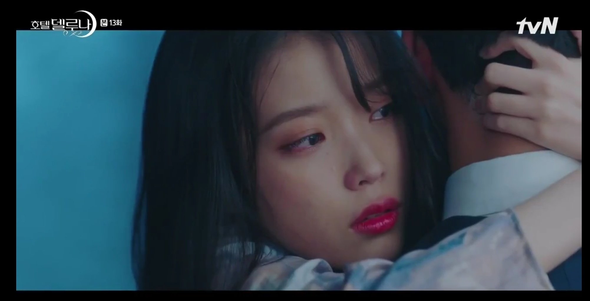 'Hotel Del Luna' khiến fan giằng xé vì sự hoàn hảo của hai nam chính