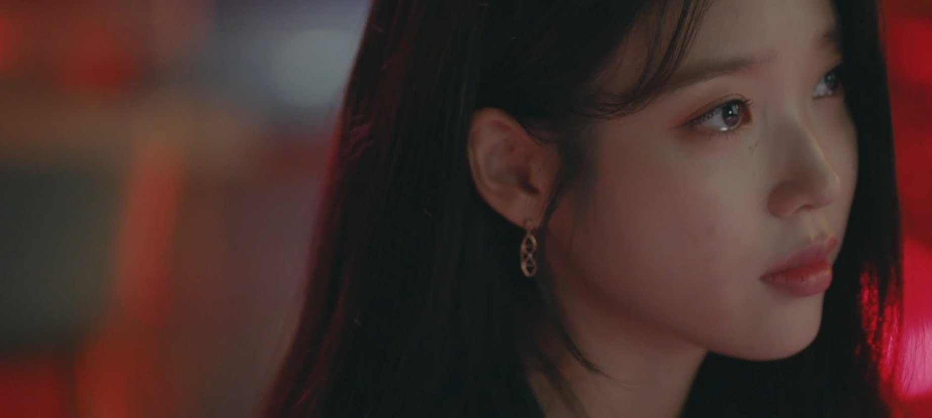 'Hotel Del Luna' khiến fan giằng xé vì sự hoàn hảo của hai nam chính