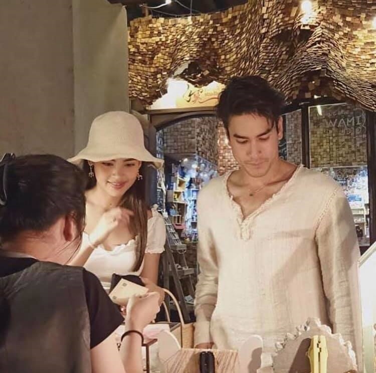 Nadech - Yaya bình dị tay trong tay đi chùa khiến fan ấm lòng