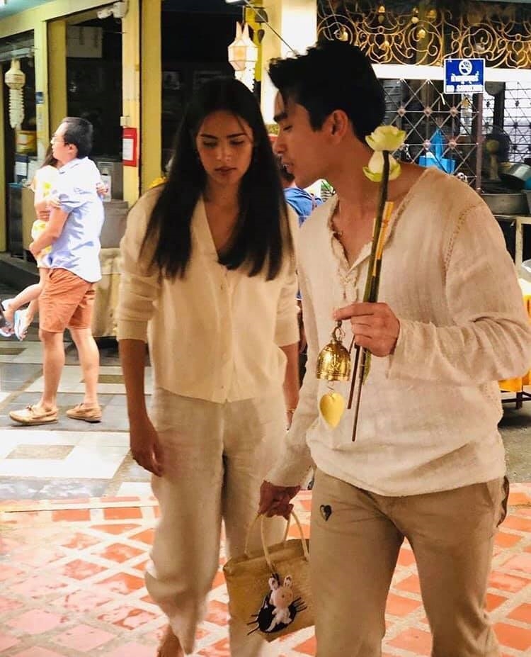 Nadech - Yaya bình dị tay trong tay đi chùa khiến fan ấm lòng