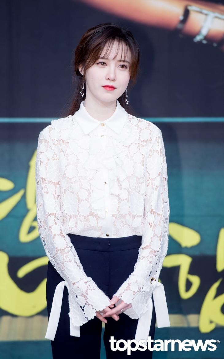 Goo Hye Sun đăng ảnh mới cùng cún cưng kể chuyện công việc