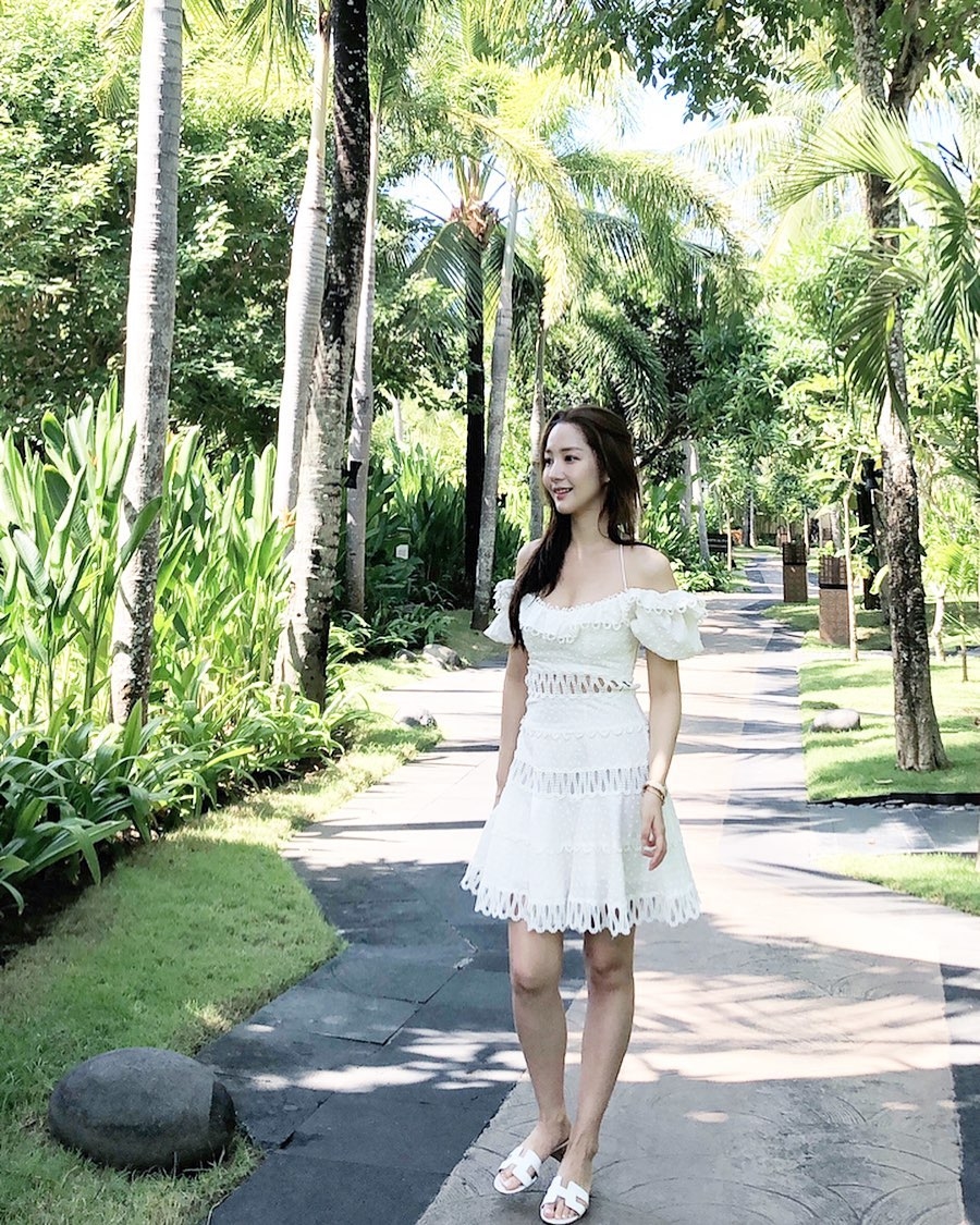 Park Min Young và Kang So Ra nhận 'mưa' lời khen với loạt ảnh du lịch