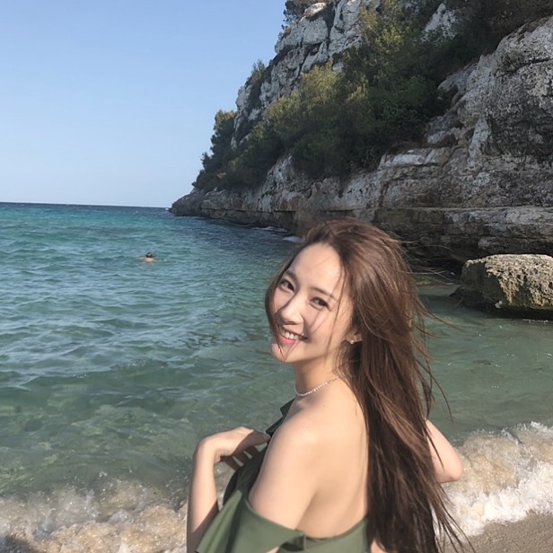Park Min Young và Kang So Ra nhận 'mưa' lời khen với loạt ảnh du lịch