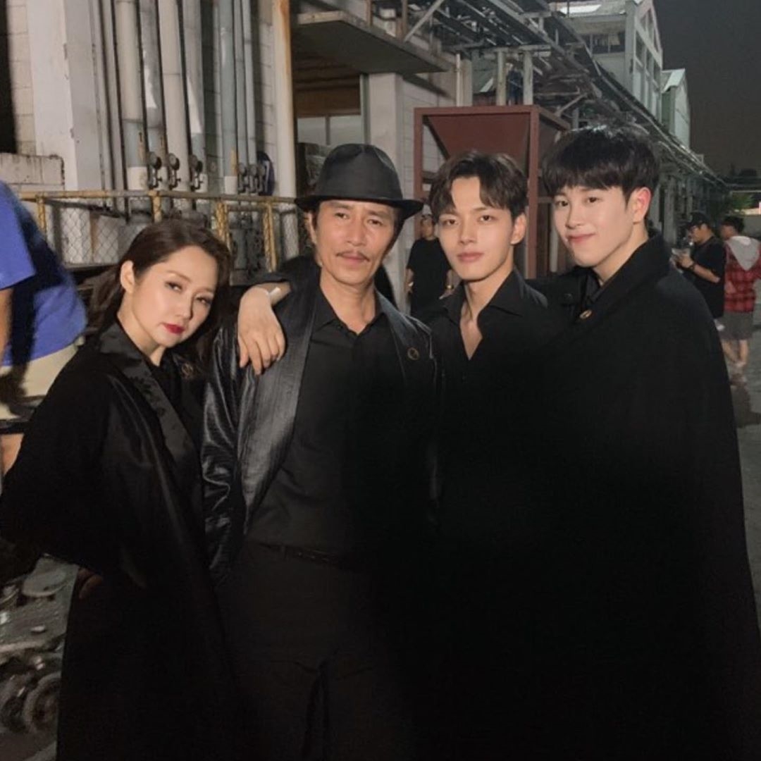 IU nỗ lực hết mình cả trong phim lẫn hậu trường cho 'Hotel Del Luna'