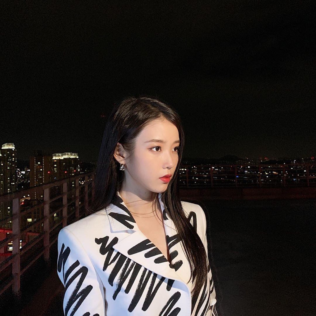 IU nỗ lực hết mình cả trong phim lẫn hậu trường cho 'Hotel Del Luna'