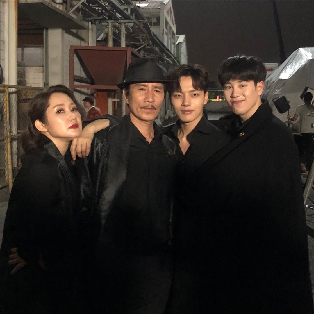 IU nỗ lực hết mình cả trong phim lẫn hậu trường cho 'Hotel Del Luna'