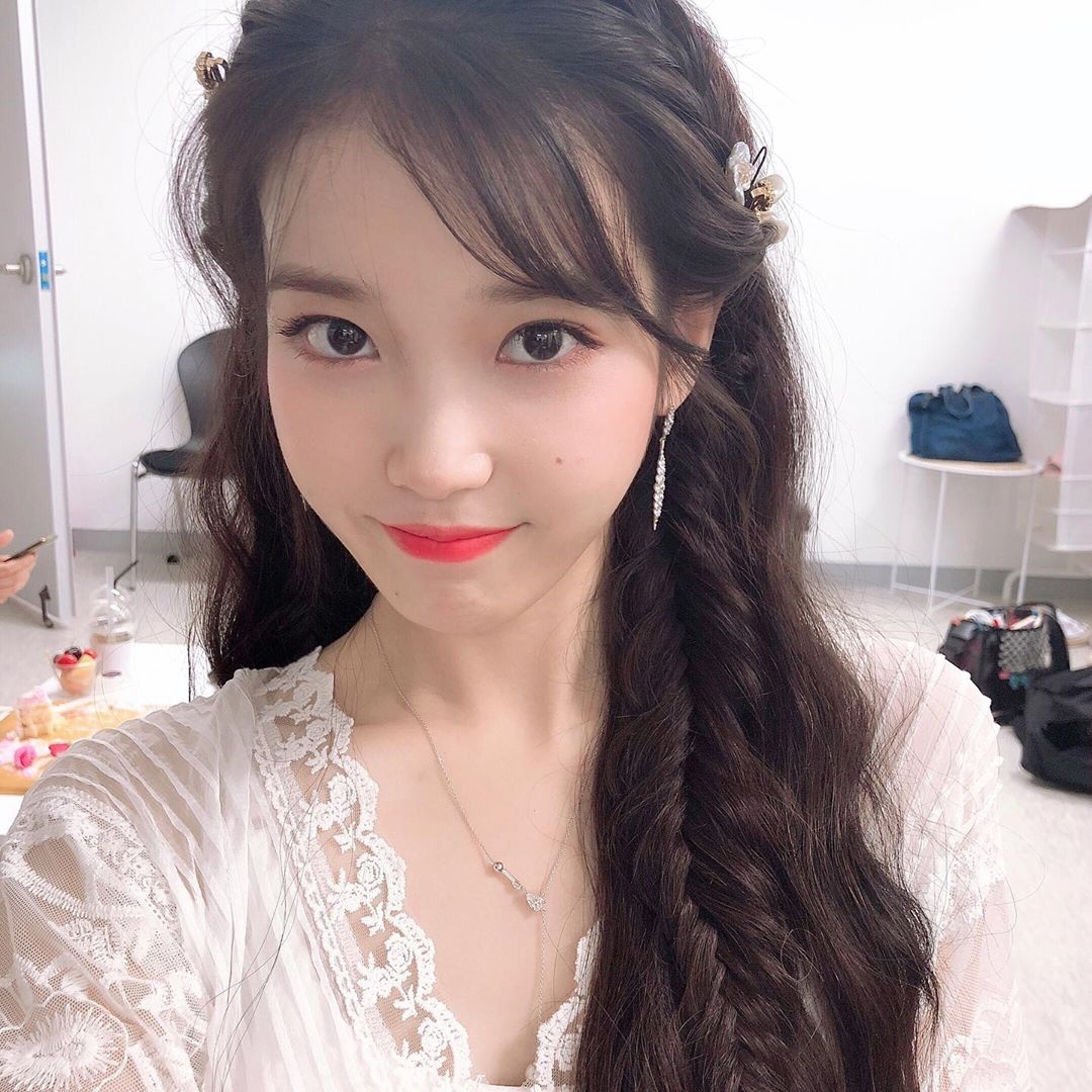 IU nỗ lực hết mình cả trong phim lẫn hậu trường cho 'Hotel Del Luna'