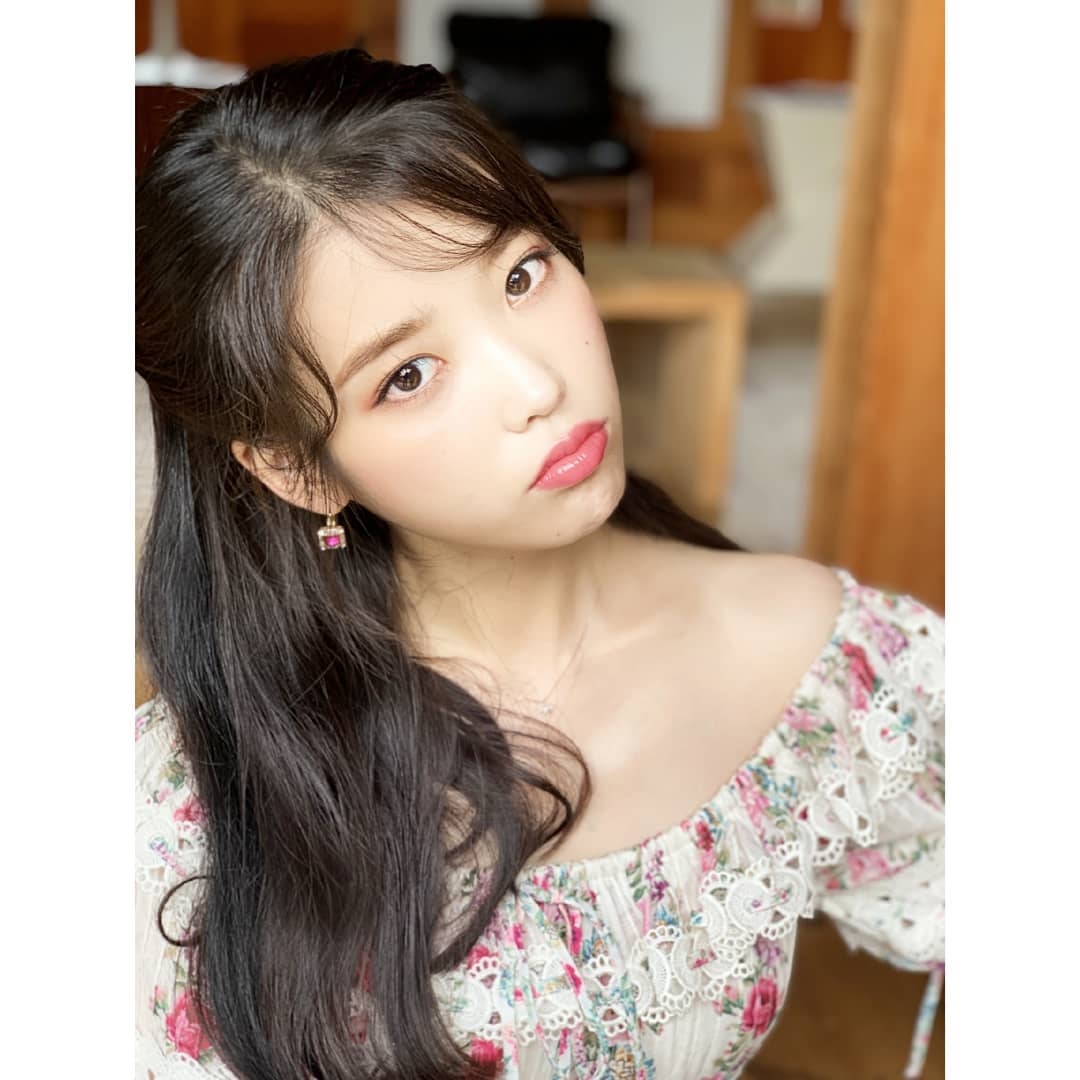 IU nỗ lực hết mình cả trong phim lẫn hậu trường cho 'Hotel Del Luna'