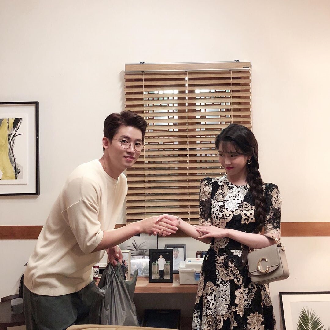 IU nỗ lực hết mình cả trong phim lẫn hậu trường cho 'Hotel Del Luna'