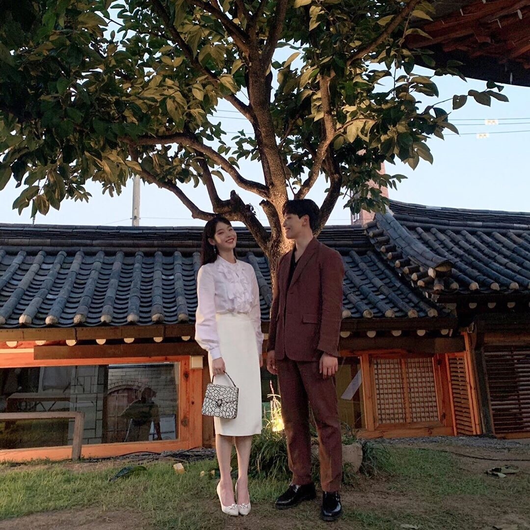IU nỗ lực hết mình cả trong phim lẫn hậu trường cho 'Hotel Del Luna'