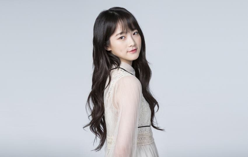 Kim Sae Ron khoe ảnh chụp cùng hai em gái xinh xắn gây chú ý