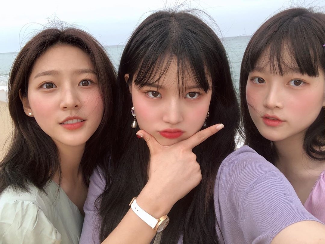 Kim Sae Ron khoe ảnh chụp cùng hai em gái xinh xắn gây chú ý