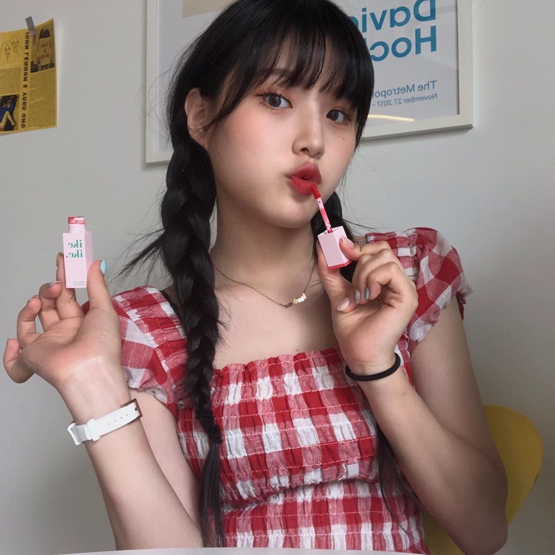 Kim Sae Ron khoe ảnh chụp cùng hai em gái xinh xắn gây chú ý
