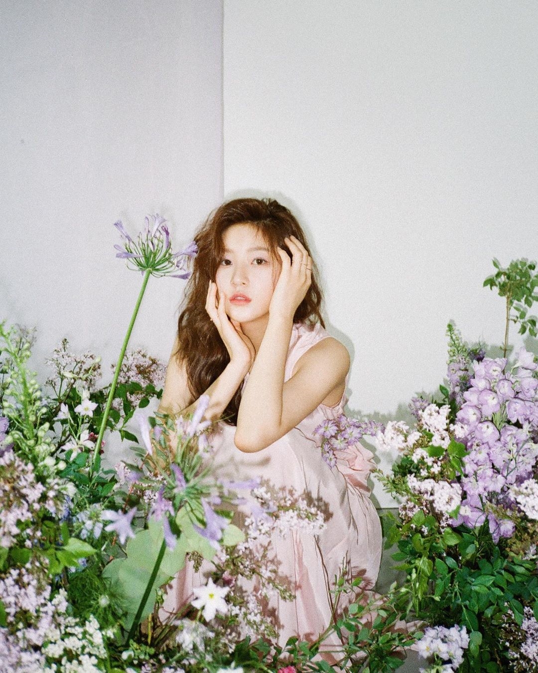 Kim Sae Ron khoe ảnh chụp cùng hai em gái xinh xắn gây chú ý
