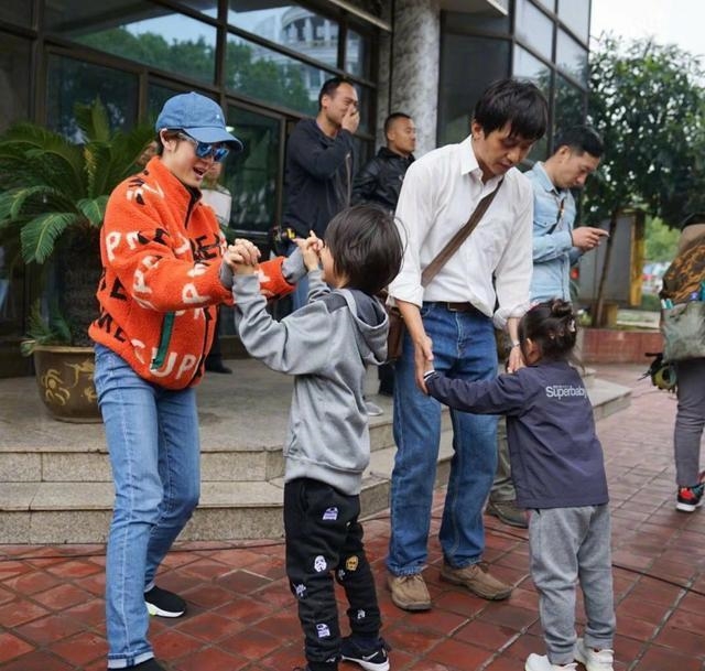 Đặng Siêu đăng hình xấu xí của Tôn Lệ khiến người hâm mộ cười bò