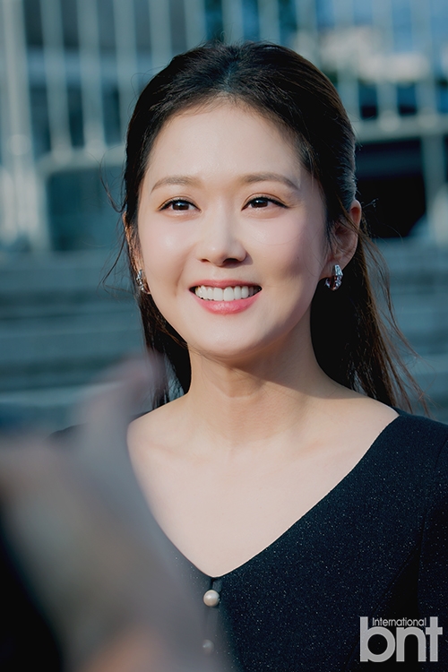 Jang Na Ra đơn giản, kín đáo vẫn như mỹ nữ tuổi 20 trên thảm đỏ