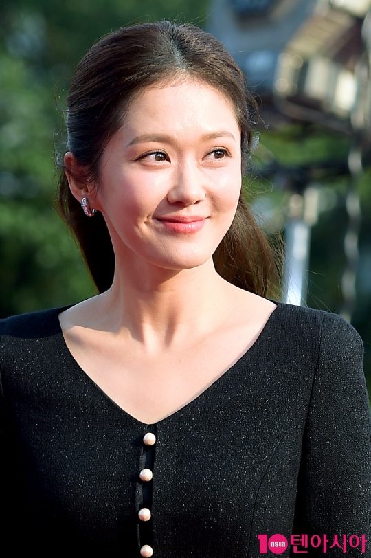 Jang Na Ra đơn giản, kín đáo vẫn như mỹ nữ tuổi 20 trên thảm đỏ