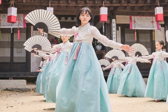 Kim So Hyun tiết lộ tạo hình tóc ngắn mới lạ trong drama cổ trang mới