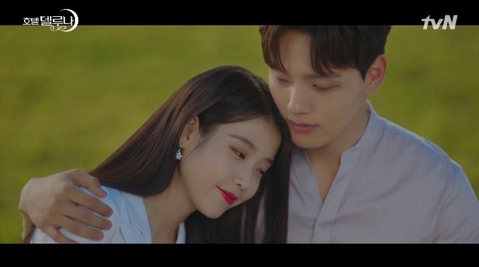 Biên kịch chia sẻ tầm quan trọng của IU đối với 'Hotel Del Luna'