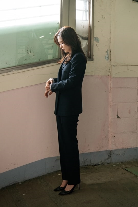Jang Na Ra tái xuất với hình tượng nữ cường đẹp mê ly trong drama mới