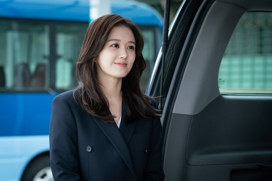 Jang Na Ra tái xuất với hình tượng nữ cường đẹp mê ly trong drama mới