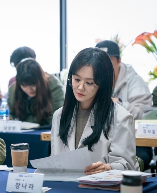 Jang Na Ra tái xuất với hình tượng nữ cường đẹp mê ly trong drama mới