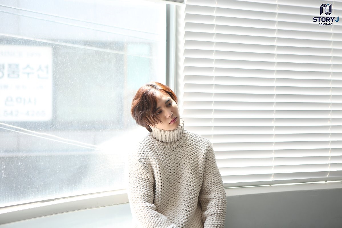 Yoo Seung Ho tung bộ ảnh mới lãng tử quyến rũ với tóc dài bồng bềnh