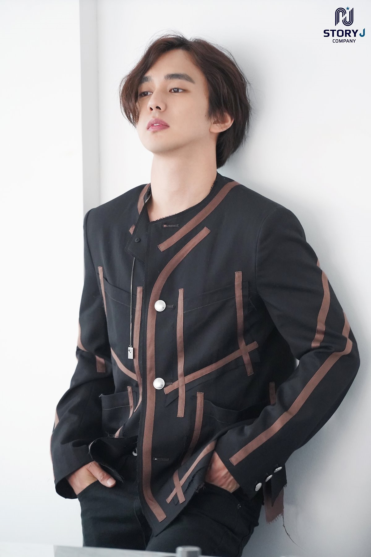 Yoo Seung Ho tung bộ ảnh mới lãng tử quyến rũ với tóc dài bồng bềnh