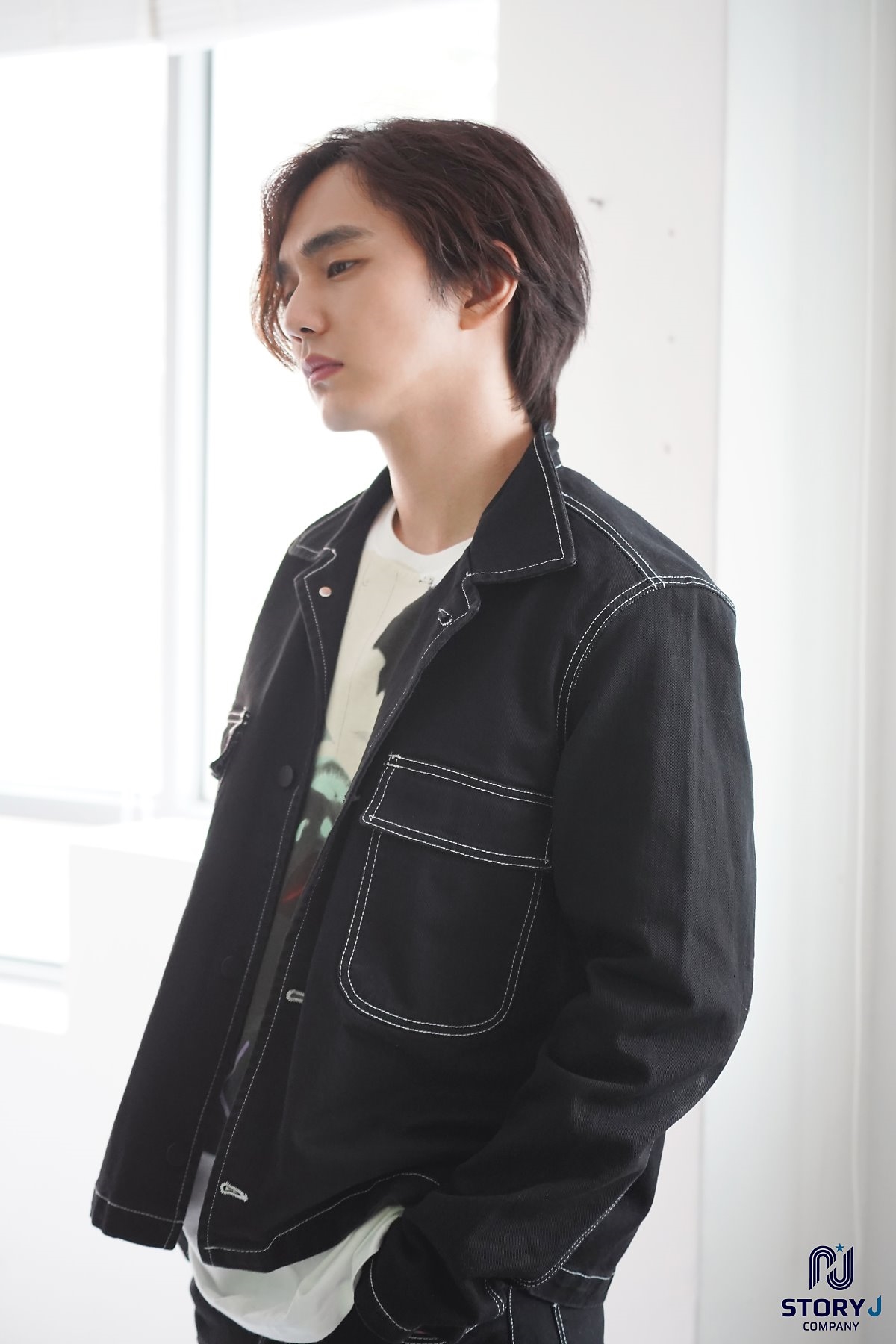 Yoo Seung Ho tung bộ ảnh mới lãng tử quyến rũ với tóc dài bồng bềnh