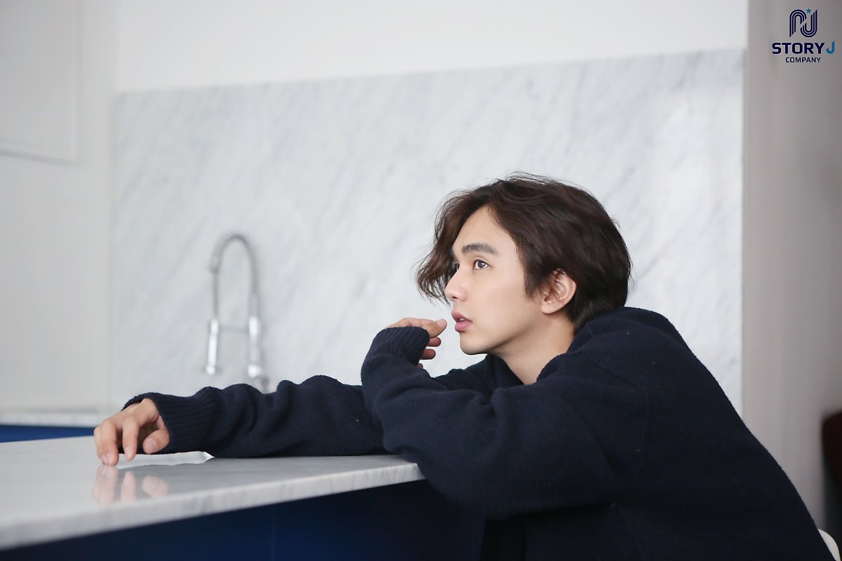 Yoo Seung Ho tung bộ ảnh mới lãng tử quyến rũ với tóc dài bồng bềnh
