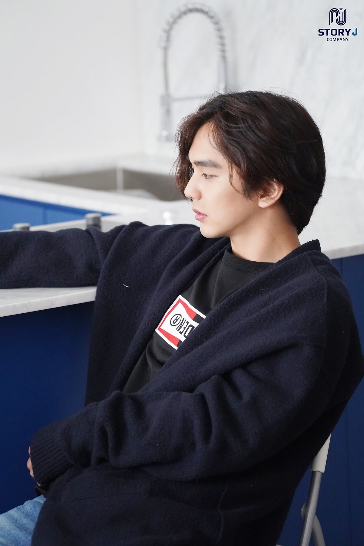 Yoo Seung Ho tung bộ ảnh mới lãng tử quyến rũ với tóc dài bồng bềnh