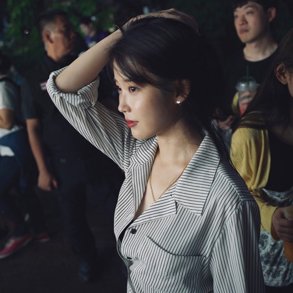 IU khoe loạt ảnh đi du lịch cùng đoàn “Hotel Del Luna”