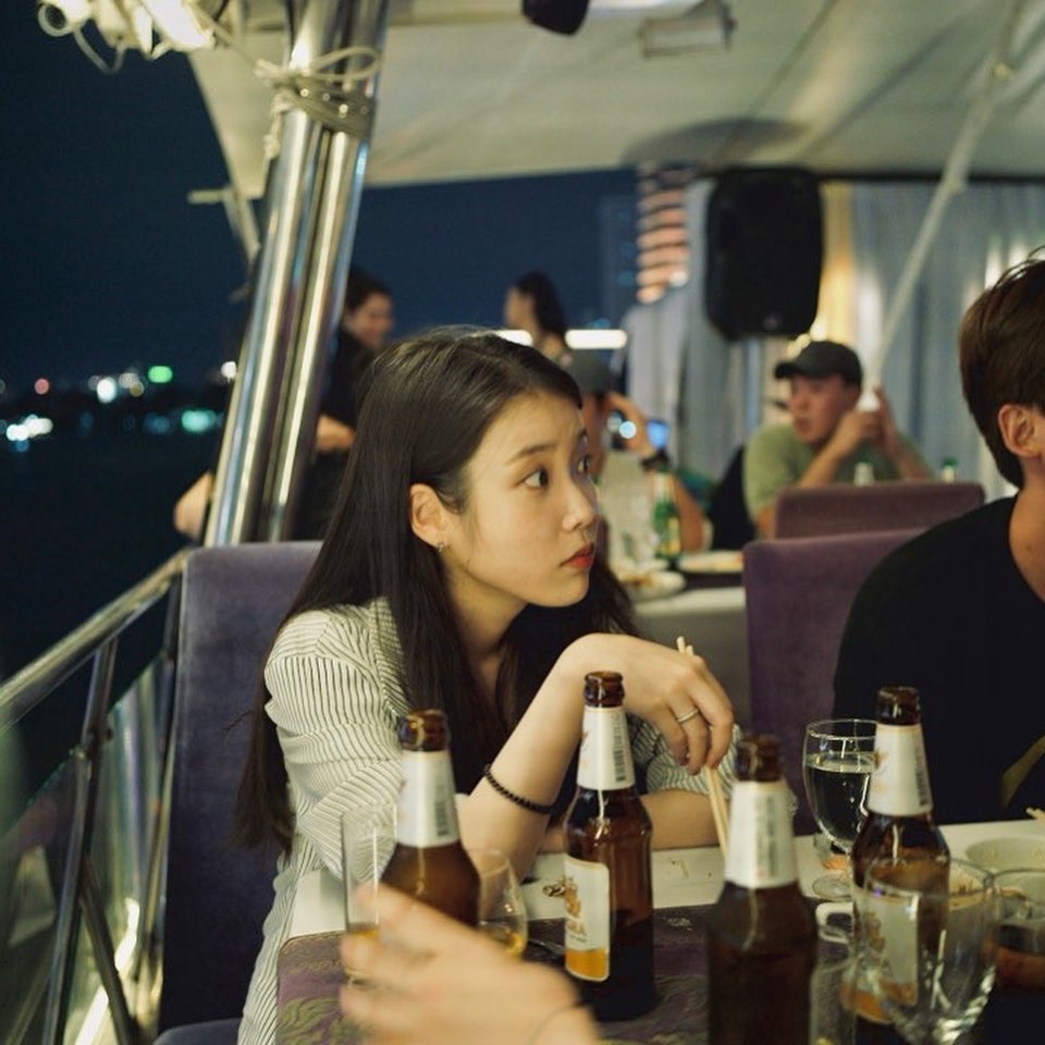 IU khoe loạt ảnh đi du lịch cùng đoàn “Hotel Del Luna”