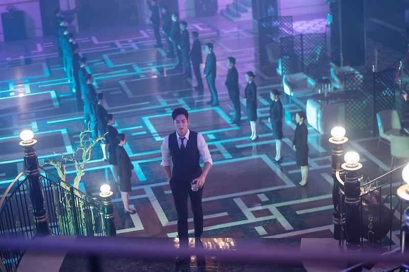 Kim Soo Hyun tung bộ ảnh đóng cameo cho 'Hotel Del Luna'
