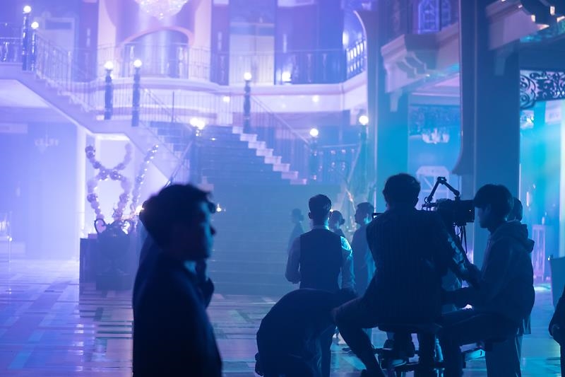 Kim Soo Hyun tung bộ ảnh đóng cameo cho 'Hotel Del Luna'