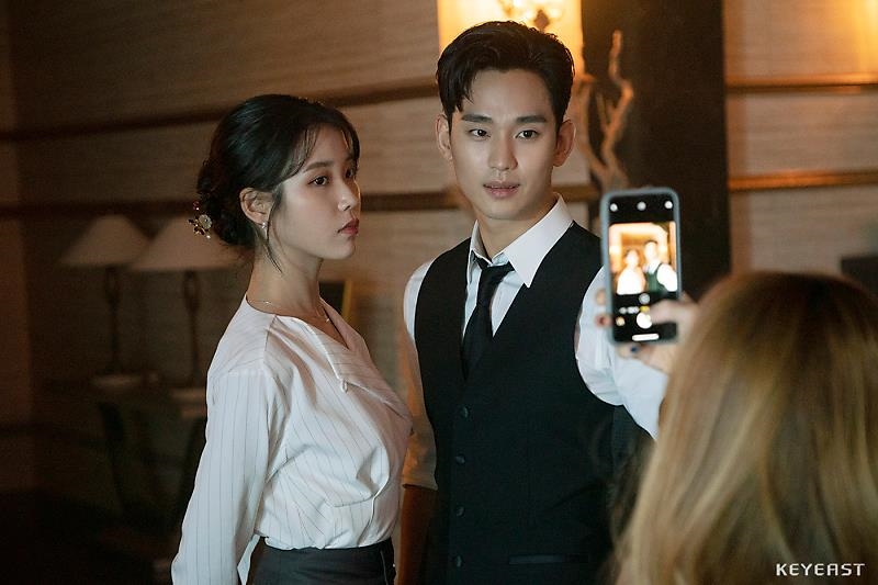 Kim Soo Hyun tung bộ ảnh đóng cameo cho 'Hotel Del Luna'