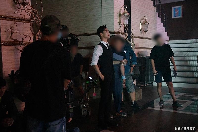 Kim Soo Hyun tung bộ ảnh đóng cameo cho 'Hotel Del Luna'