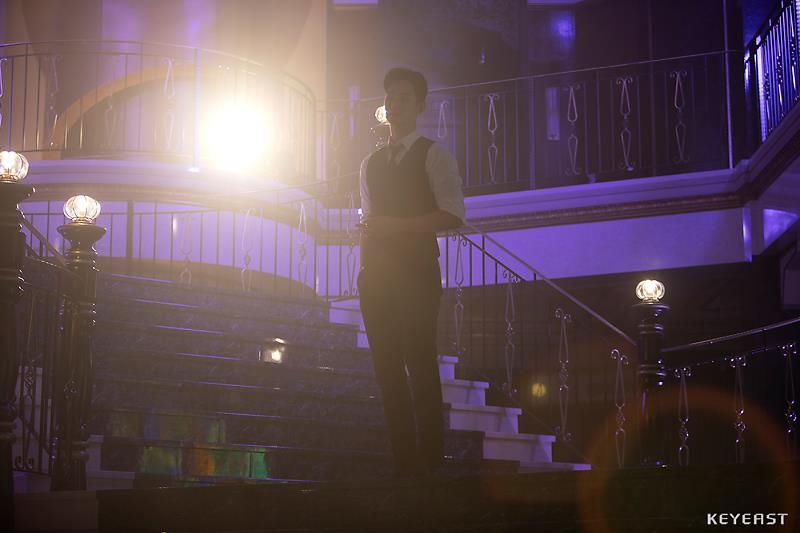 Kim Soo Hyun tung bộ ảnh đóng cameo cho 'Hotel Del Luna'