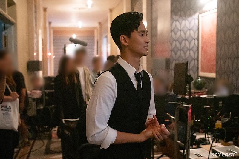 Kim Soo Hyun tung bộ ảnh đóng cameo cho 'Hotel Del Luna'