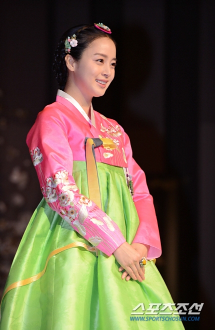 Điểm danh 10 nữ thần Hanbok đẹp nhất Hàn Quốc