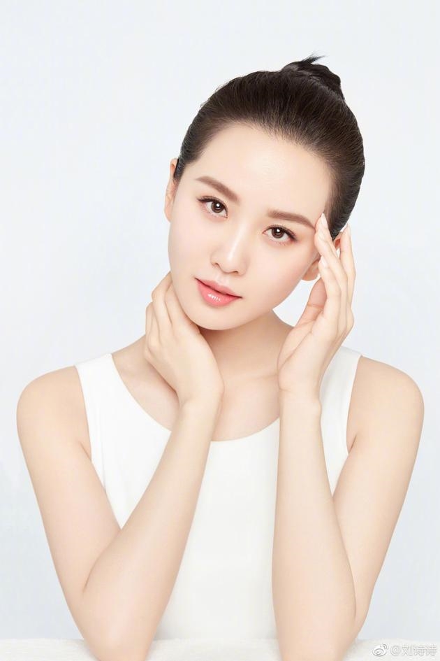Dàn tiểu hoa hàng đầu Cbiz đã trao nụ hôn đầu cho ai?
