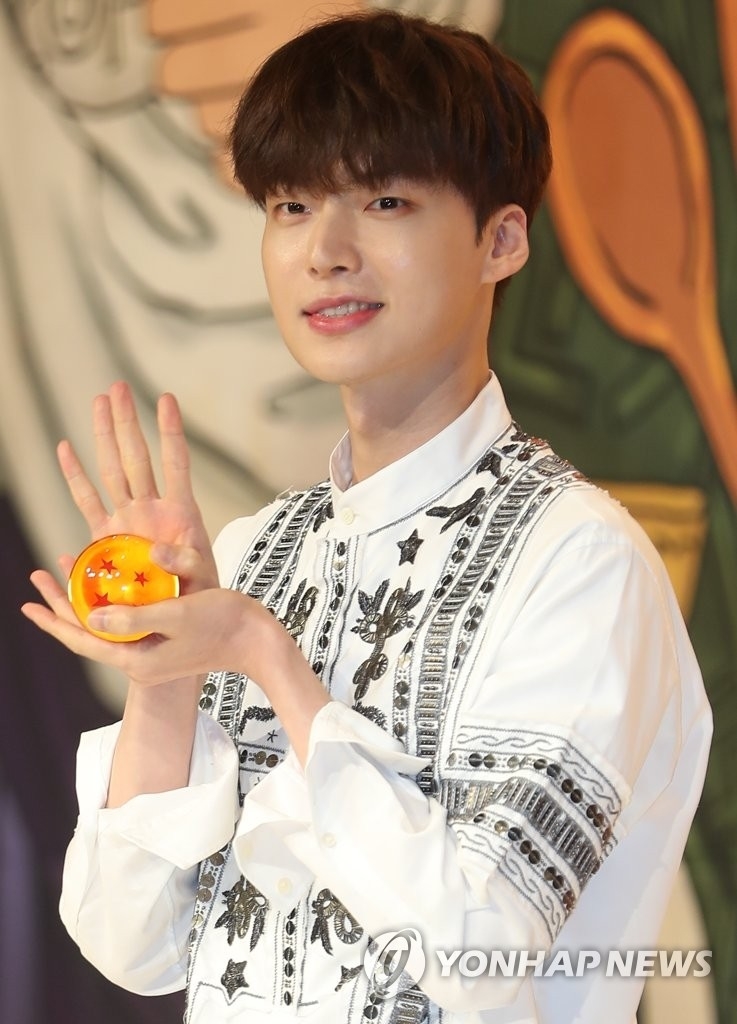 Ahn Jae Hyun tự rút lui khỏi show “Tân Tây Du Ký” giữa lùm xùm ly hôn